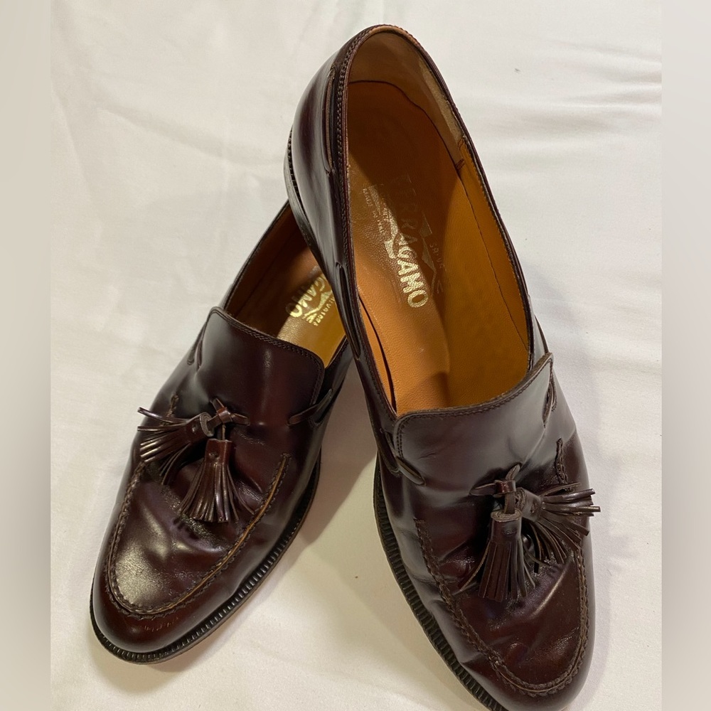 Men’s Ferragamo leather tasseled loafers 9.5